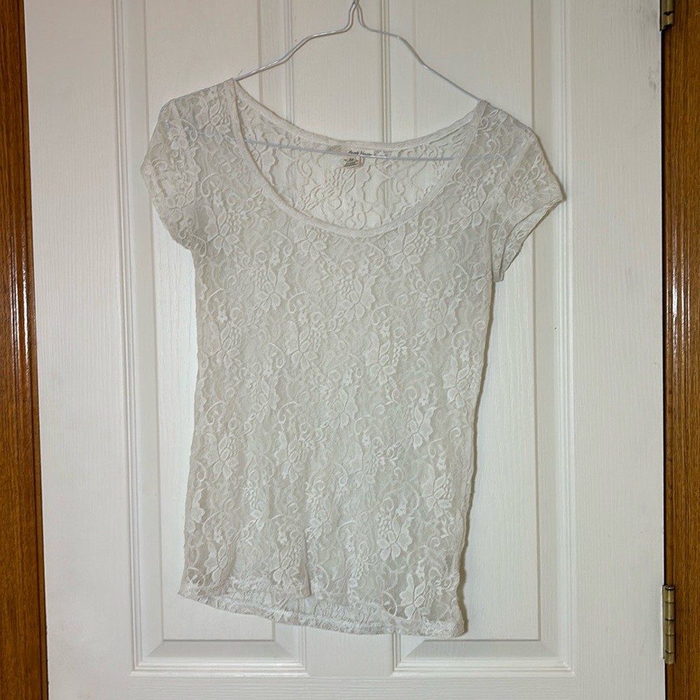 White lace short sleeve t-shirt, size M